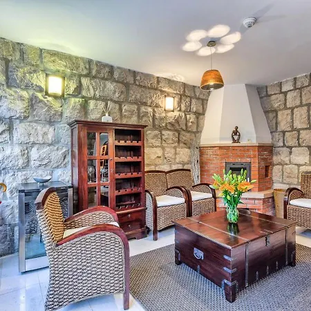 Hideaway Antiq Villa