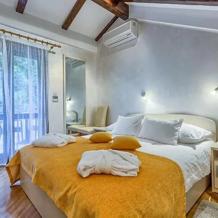Hideaway Antiq Villa